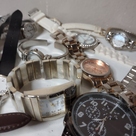 Lot Of Over 25 Untested Watches - Picture 8 of 13